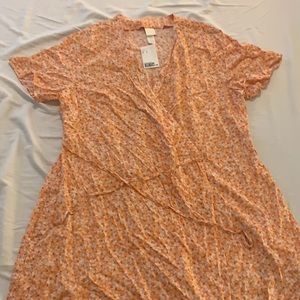 size XL orange floral print H&M wrap dress. never worn, tags still on